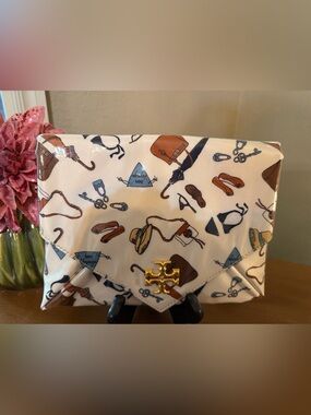 Tory Burch Bon Voyage Clutch in Patent Leather- NWT